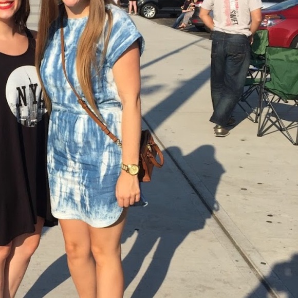 LOFT Dresses & Skirts - 👑2/$25 LOFT Blue tie-dye t shirt dress with tie